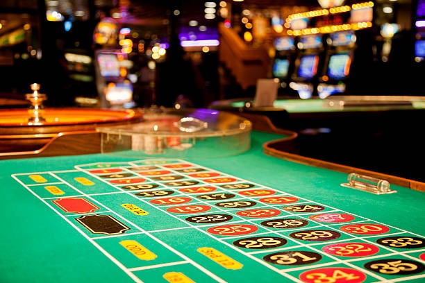 kakek roulette studio showing European wheel, betting layout, and live broadcast cameras